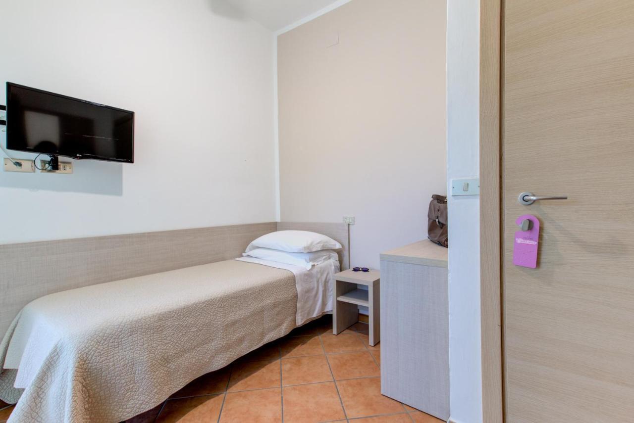 Hotel Cimarosa Riccione Habitación foto
